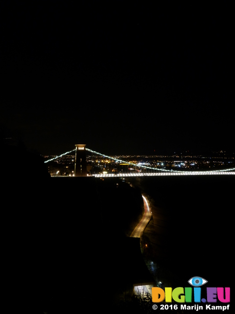 FZ026462 Clifton suspension bridge at night